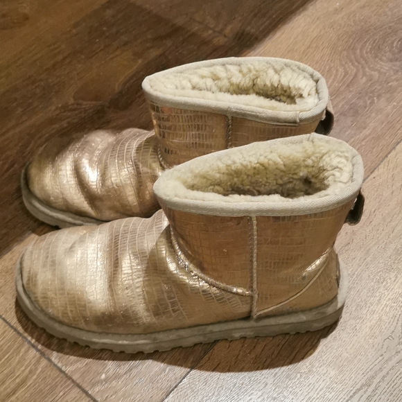golden croc patterned ugg - Picture 2 of 5